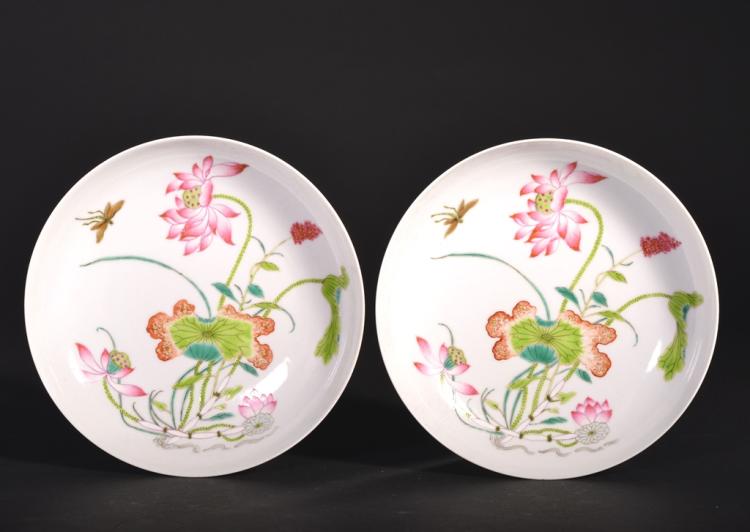 A PAIR FAMILLE-ROSE BOWLS (Qing Dynasty)