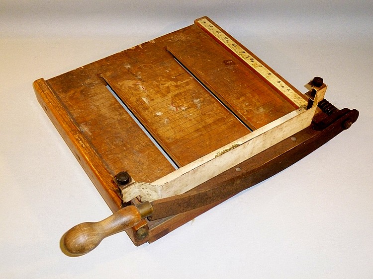 'GLADIATOR' PAPER CUTTER/GUILLOTINE WITH A CUT LENGTH OF APPROX