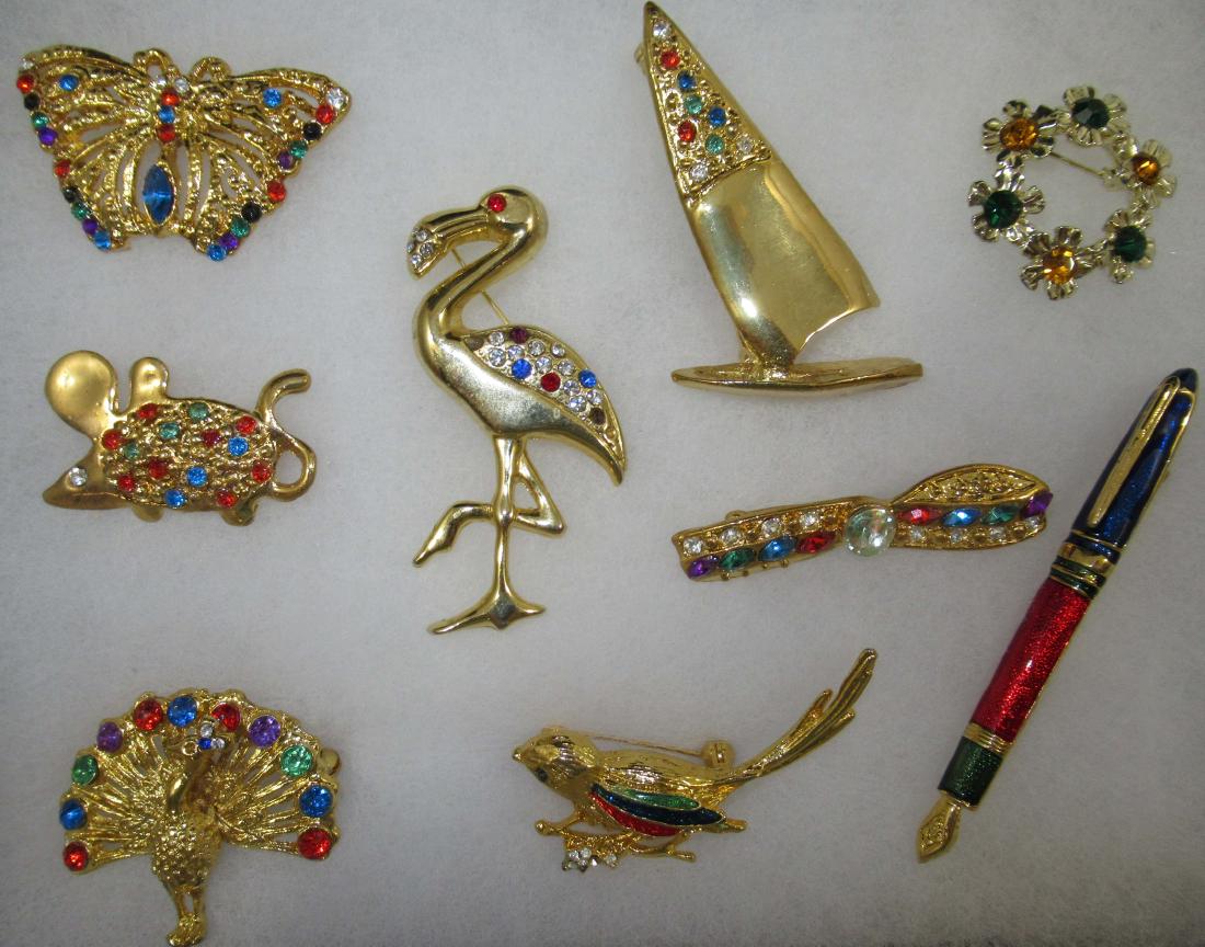 Lot Goldtone/Rhinestone Brooches