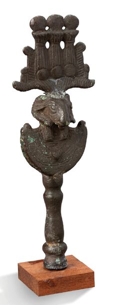 EX-VOTO : SCEPTRE À ÉGIDE DU DIEU KHNUM.…