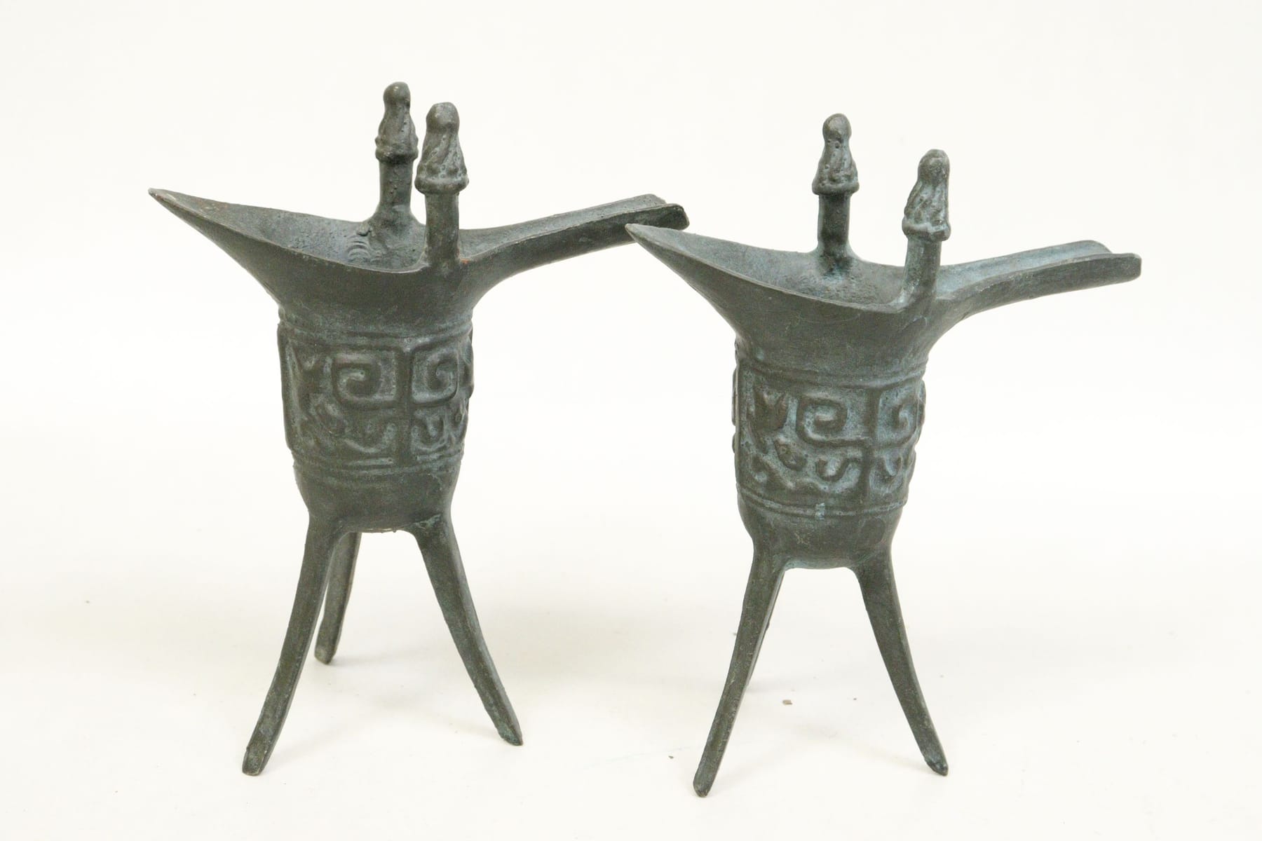 Vinofferkärl, 2st, Kina, brons, 1900-tal