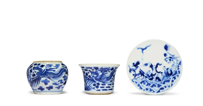 Three Chinese blue and white vessels Late Qing dynasty...