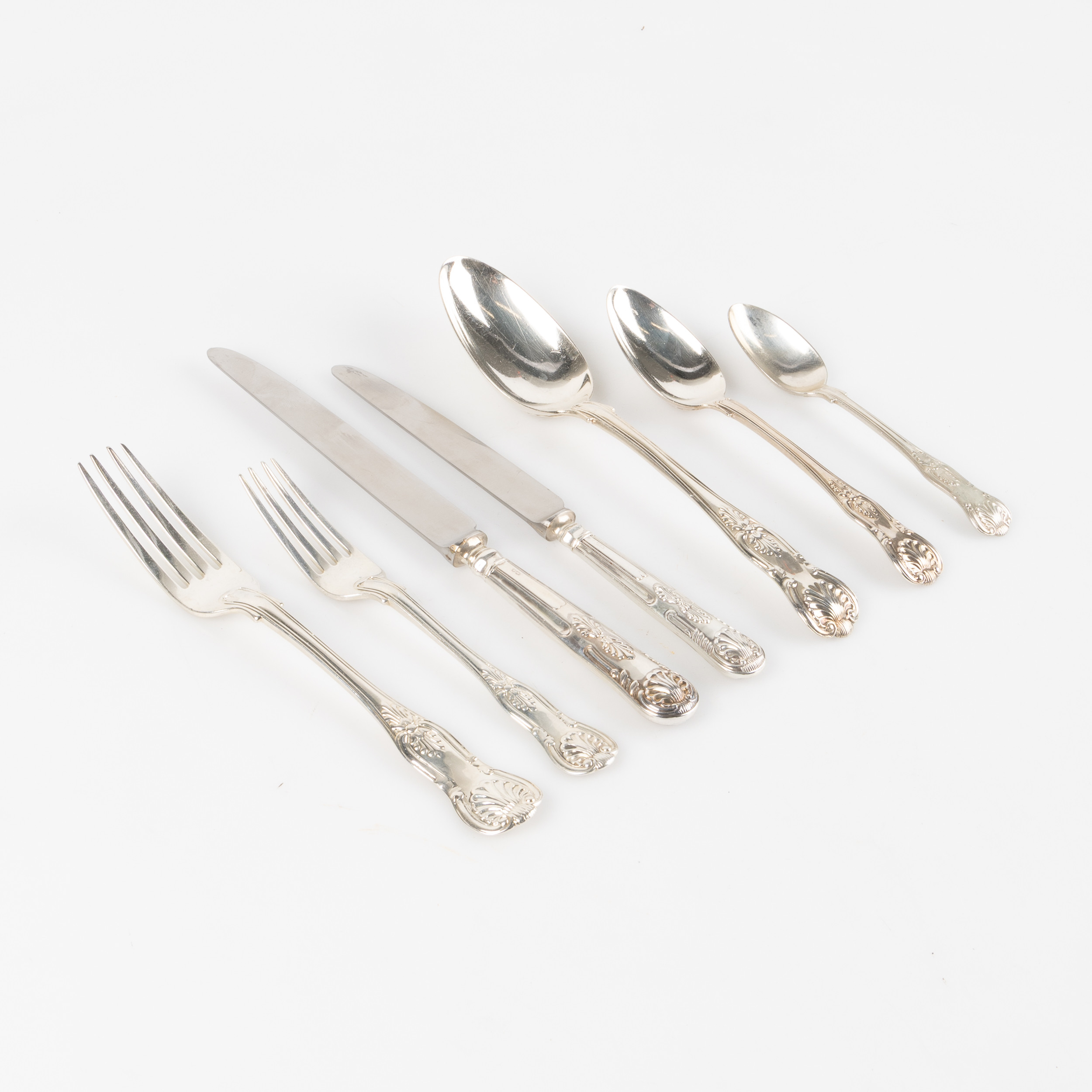BESTICKSERVIS, i silver, England. 'Kings Pattern', 18- och 1900-tal. 72 delar.