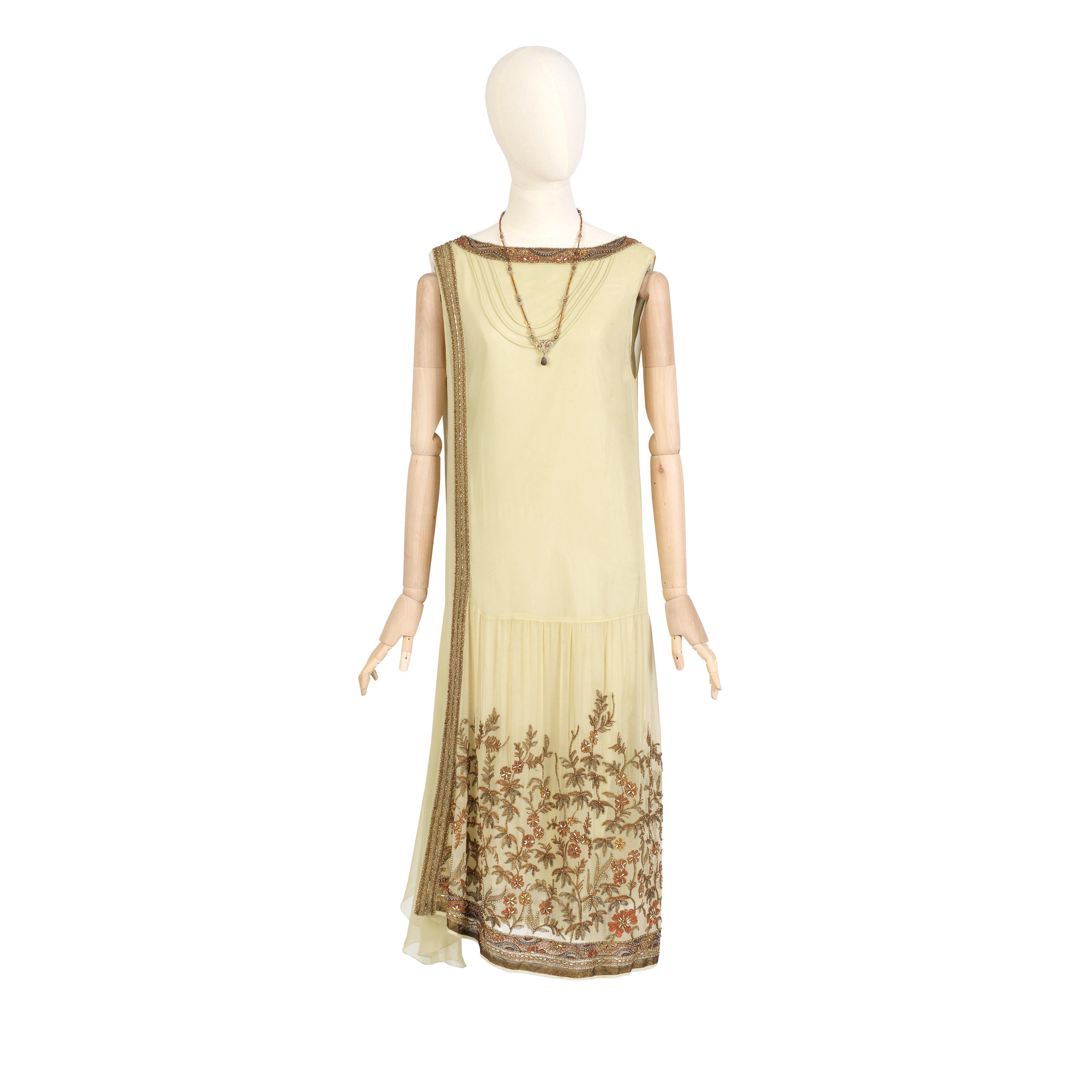 Laura Carmichael (as Lady Edith): Pale green evening dress Season