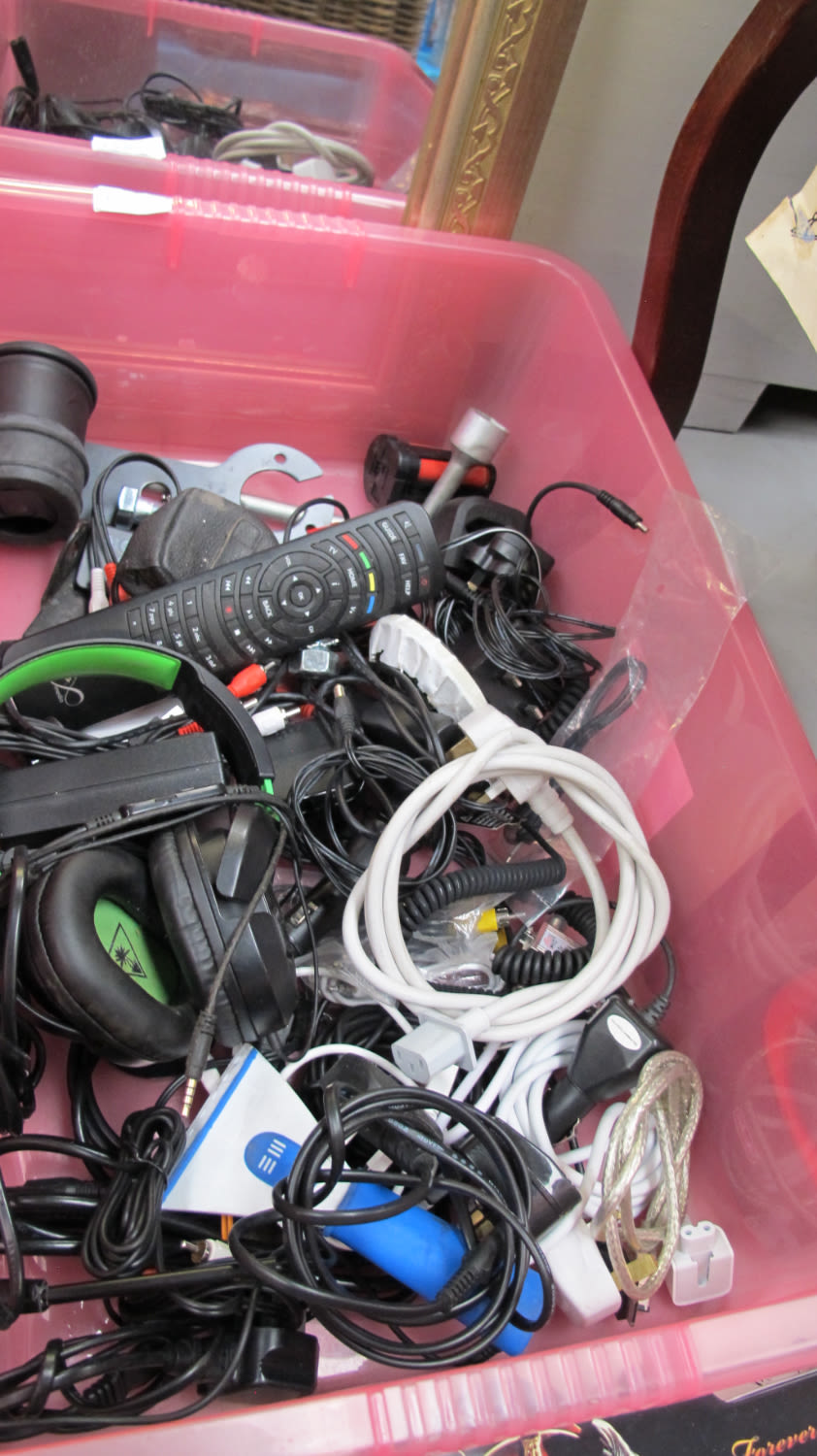 miscellaneous electric items wires ect