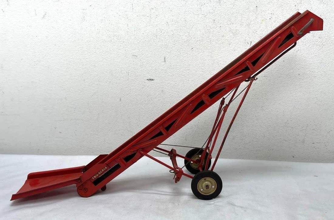 Vintage International Harvester Hay Grain Conveyor Belt Elevator Toy 1:16 Scale