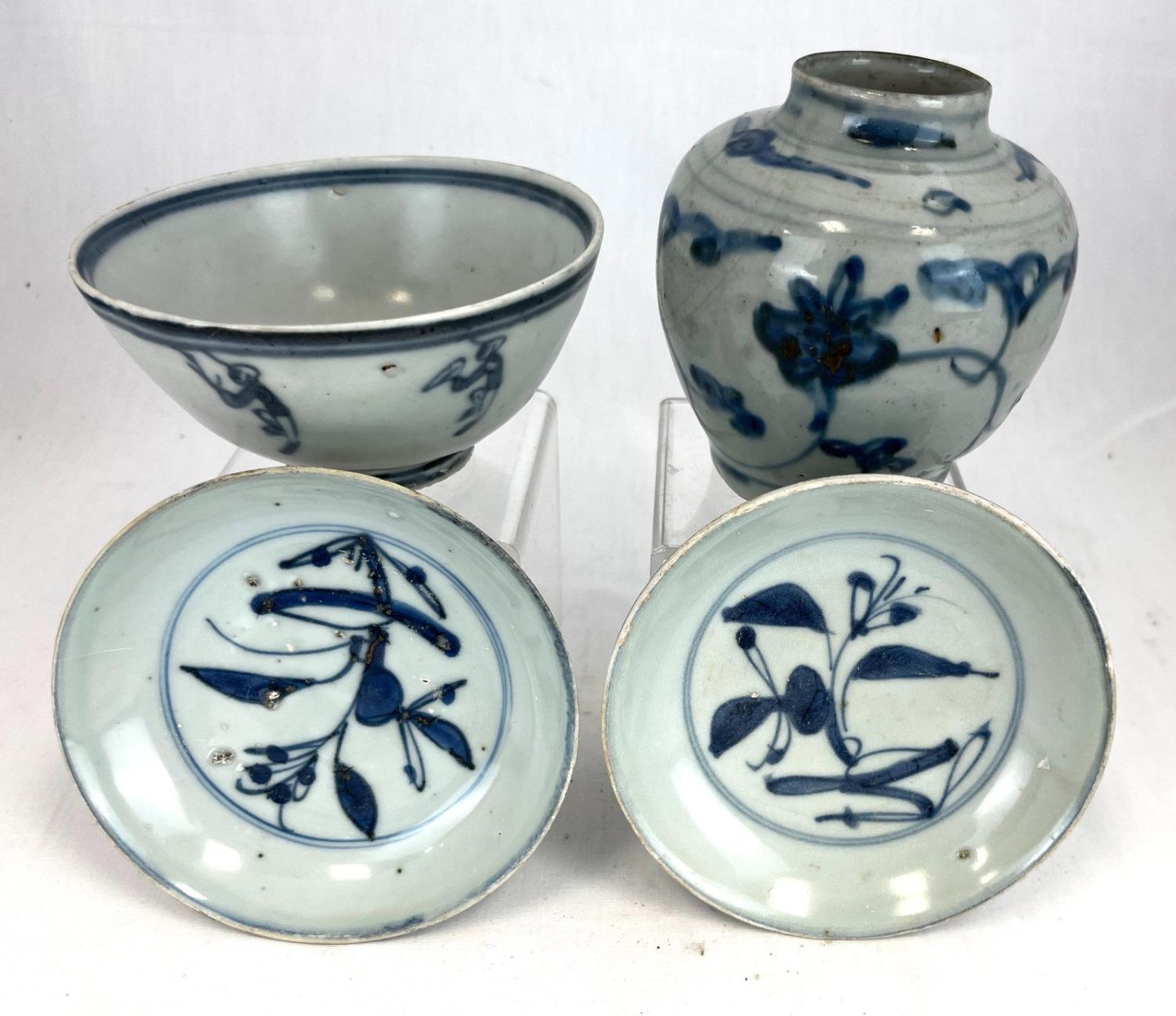 Four Chinese porcelain pieces