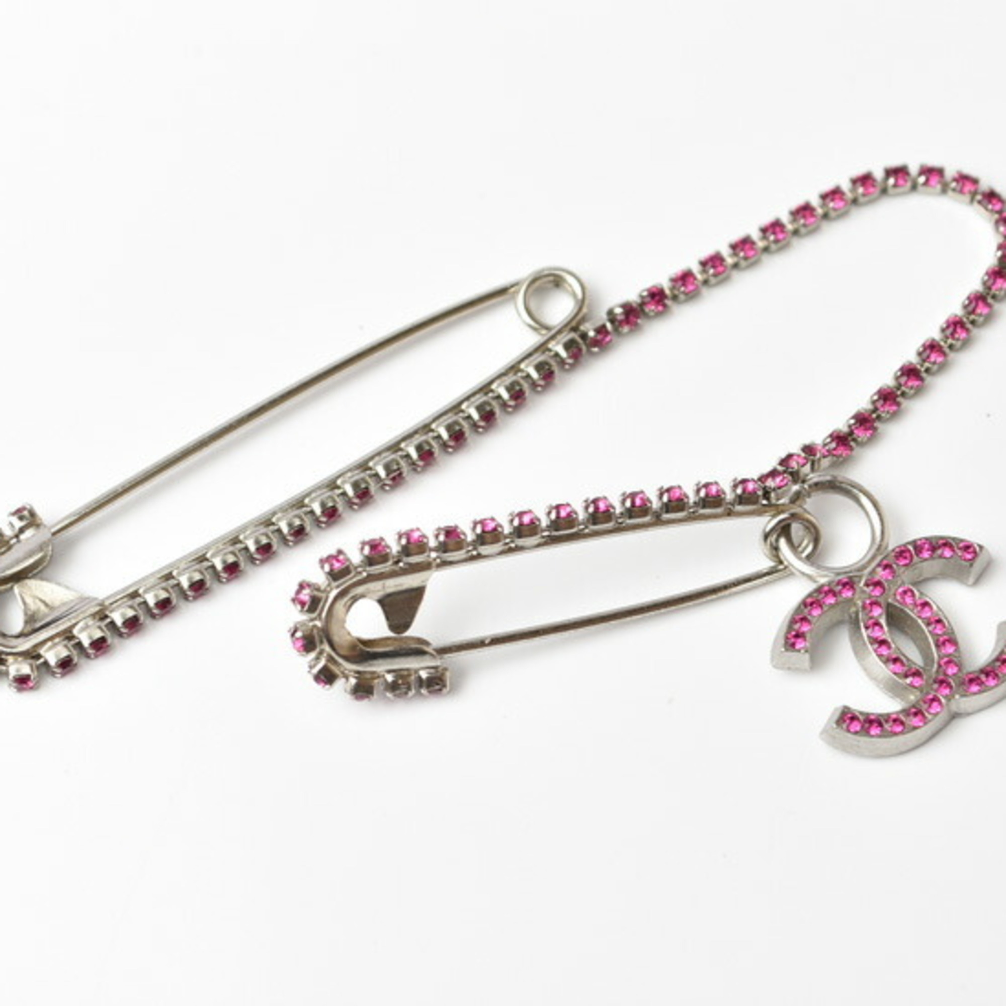 CHANEL brooch pin here mark rhinestone silver magenta